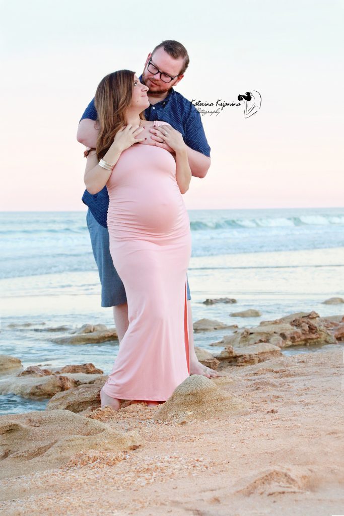 Maternity photography collection pregnancy portraits and maternity photshoot in a beach, park or at home