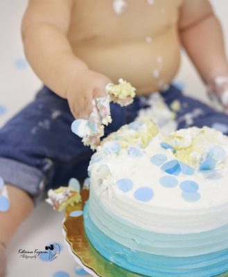 Studio Smash Cake photography sessions are perfect way to celebrate child’s 1st Birthday