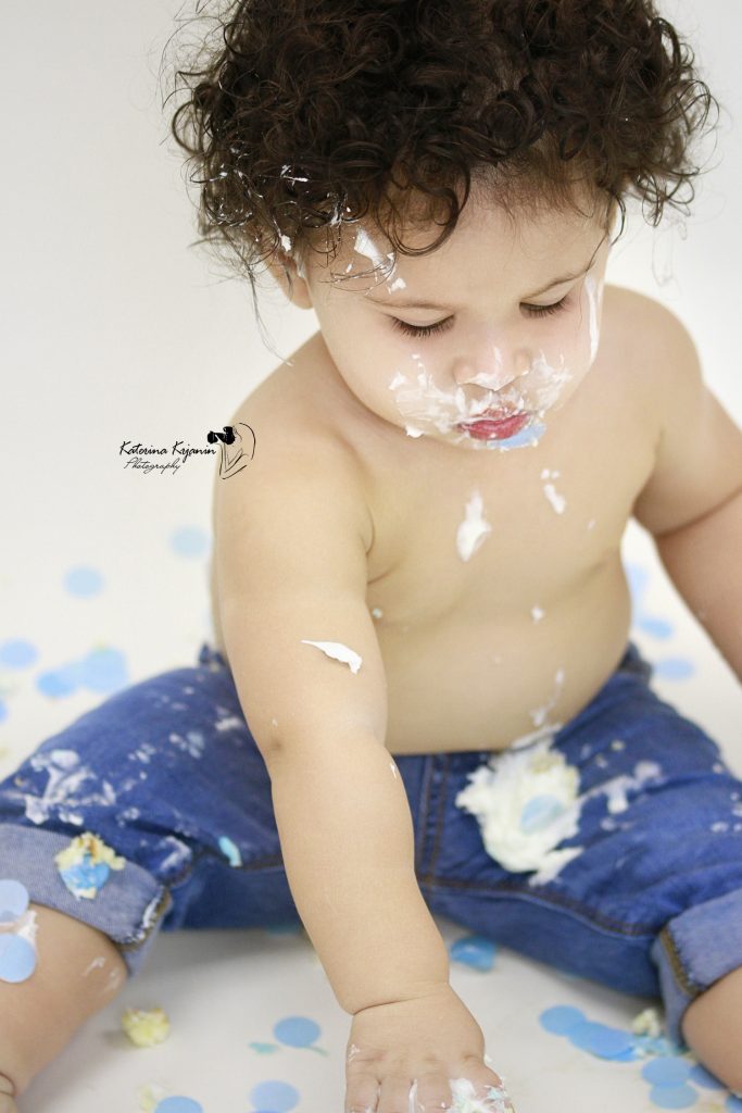 Studio Smash Cake photography sessions are perfect way to celebrate child’s 1st Birthday